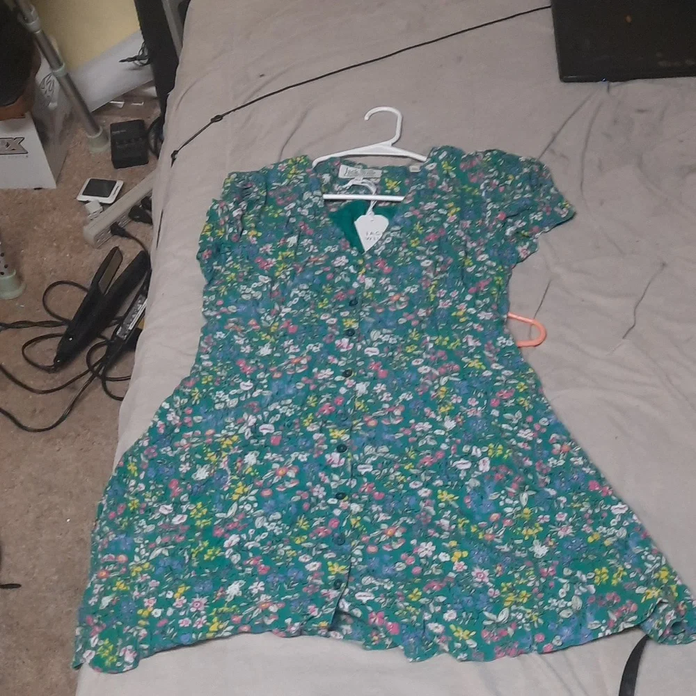 Dress - Picture 2 of 3